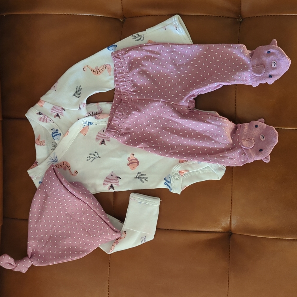 nwot Carter's preemie outfit